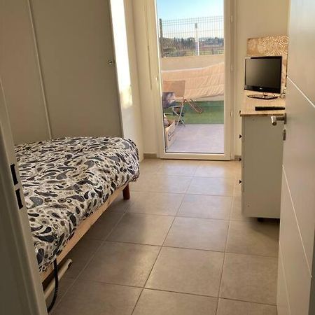 Appartement Rdc Avec Parking Prive La Fare-les-Oliviers Εξωτερικό φωτογραφία