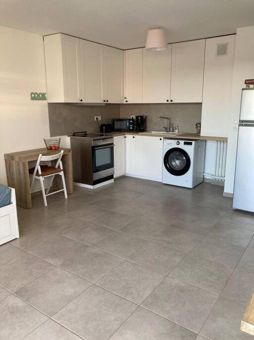 Appartement Rdc Avec Parking Prive La Fare-les-Oliviers Εξωτερικό φωτογραφία